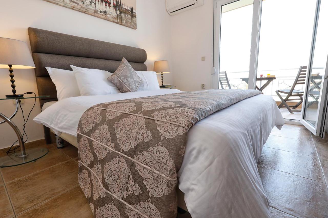 Bellevue Apartment *